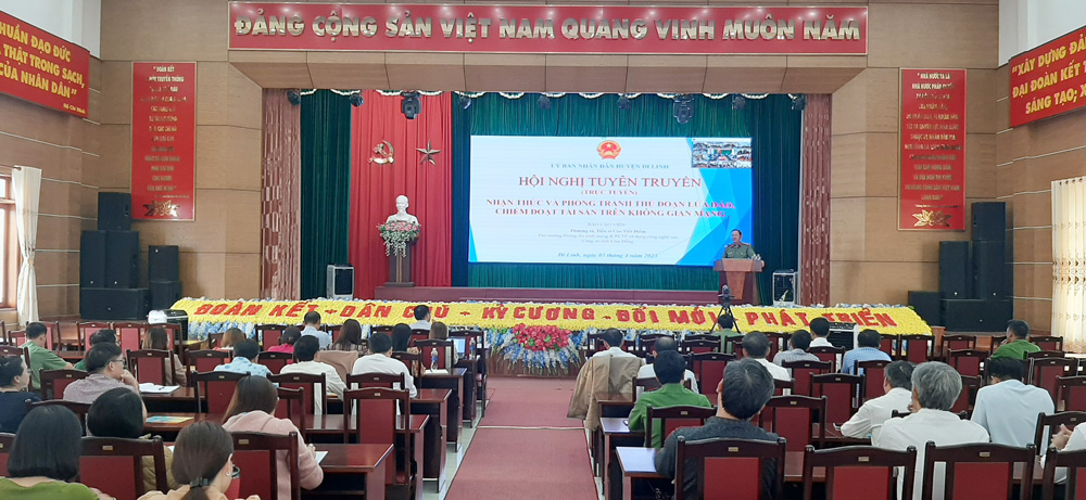 Di Linh tuyên truyền phòng tránh thủ đoạn lừa đảo, chiếm đoạt tài sản trên không gian mạng Di Linh tuyên truyền phòng tránh thủ đoạn lừa đảo, chiếm đoạt tài sản trên không gian mạng