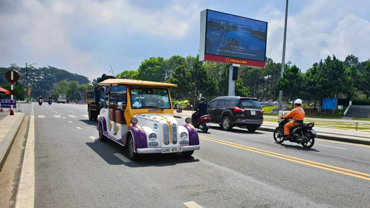 Không chấp thuận đề xuất đưa xe điện 4 bánh chở khách trong nội thành Đà Lạt