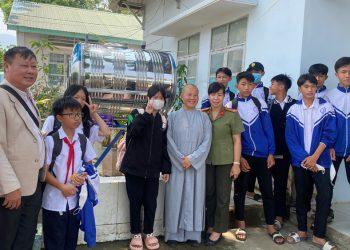Trao tặng 11 công trình máy lọc nước cho các trường học 3 xã nghèo huyện Đam Rông